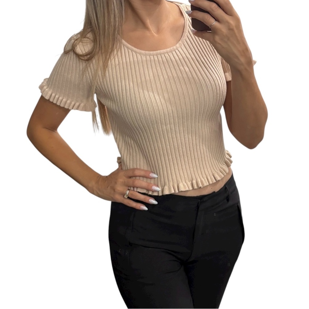 GILLI Ruffled Beige Ribbed Top size Small - Picture 2 of 10